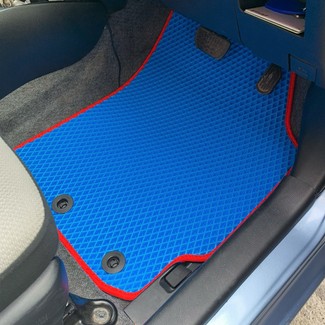 Ворсовые коврики на Toyota Vitz III 2010 - 2020 в Саратове