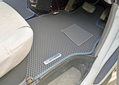 Ворсовые коврики на Mitsubishi Delica 4 1994 - 2007 в Саратове