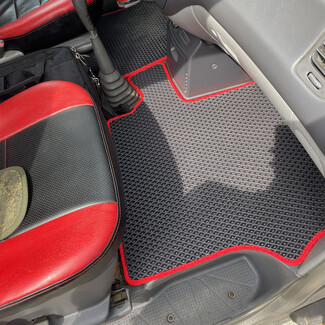 Ворсовые коврики на Mitsubishi Space Gear 1994 - 2007 в Саратове Ворсовые коврики на Mitsubishi Space Gear 1994 - 2007 в Саратове