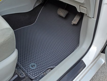 Ворсовые коврики на Toyota Prius Alpha 2011 - 2021 в Саратове