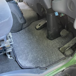 Ворсовые коврики на Isuzu Forward V широкая кабина 2007 - 2025 в Саратове